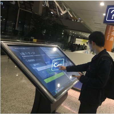 深圳機場啟動觸摸一體機為旅客提供自助查詢服務(wù)