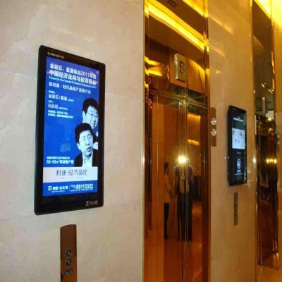 電梯廣告機(jī)應(yīng)該如何正確安裝？